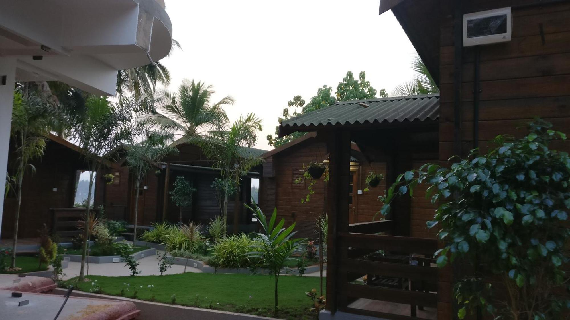 Sal Riviera Hotel Cavelossim Exterior photo